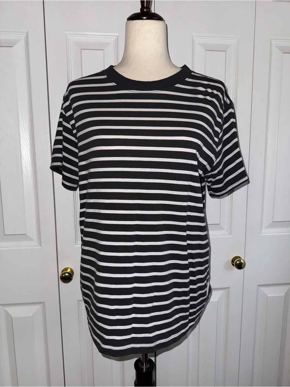 Lululemon stripe T shirt size 6